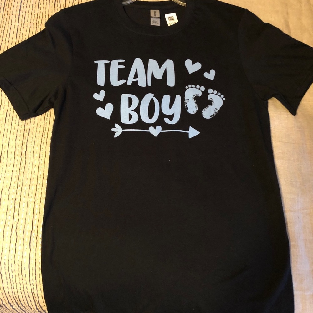 2 GENDER REVEAL T-shirts, 1 Adult Large, 1 Adult Small NWT 2 for $4